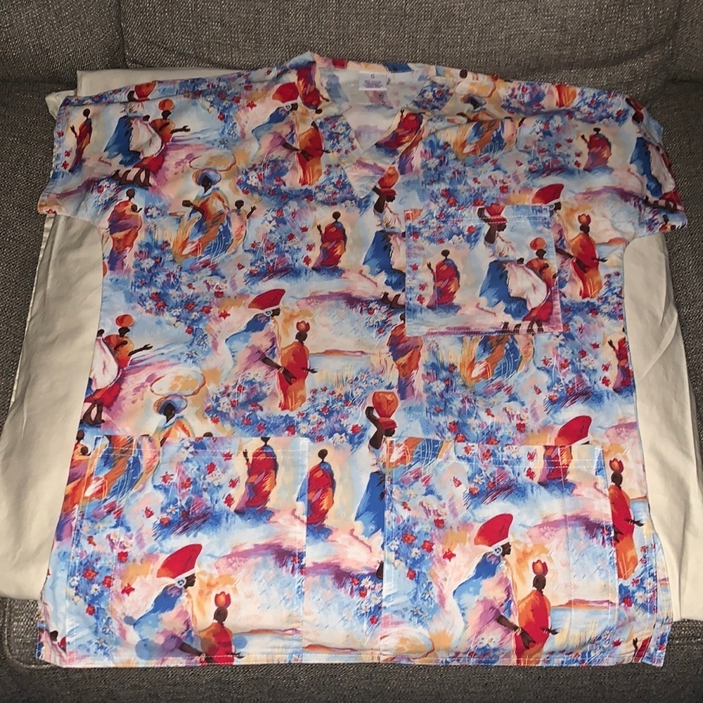 Gent Loved SCRUBS Top Beautiful Print